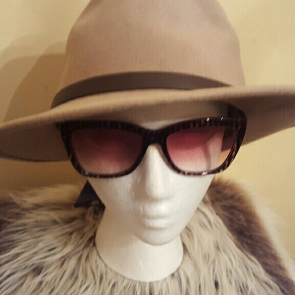 100% Felt Hat Size: Medium