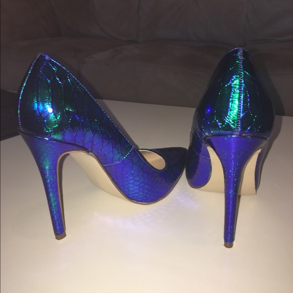 STUNNING - Picture 2 of 3