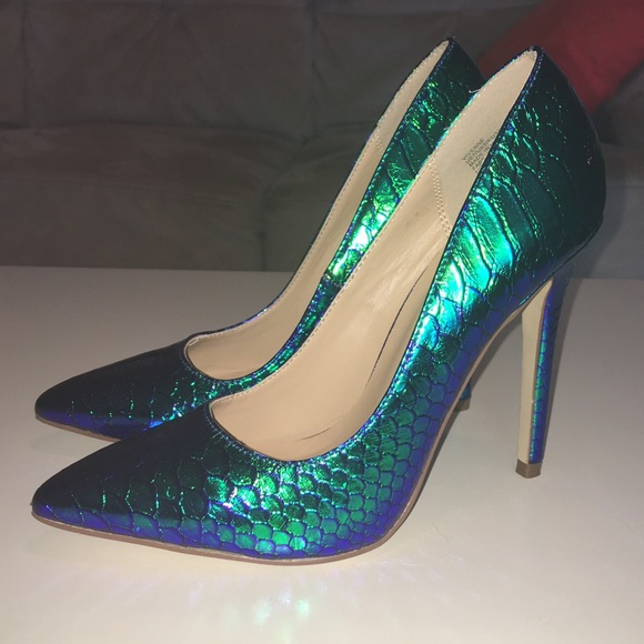 STUNNING - Picture 3 of 3