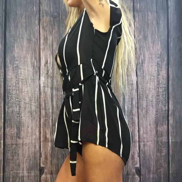 Sexy striped deep v neck romper - Picture 2 of 3