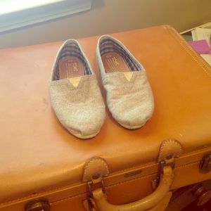 Toms classic shoes