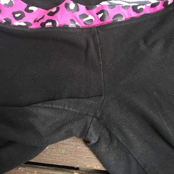 Victoria's Secret PINK Yoga Crops size medium - Picture 3 of 4