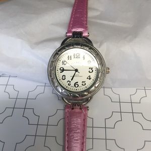 Round face ladies watch