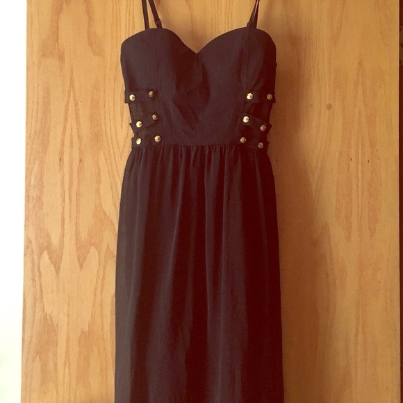 Dresses & Skirts - Maxi dress with studded sheer sides