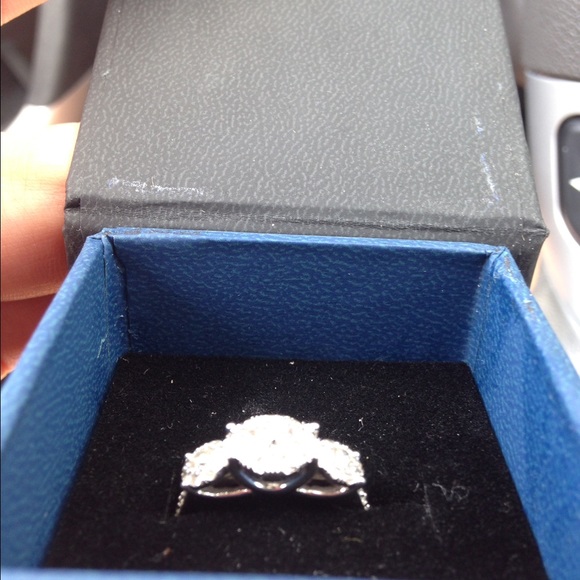 Diamond Ring! - Picture 2 of 3