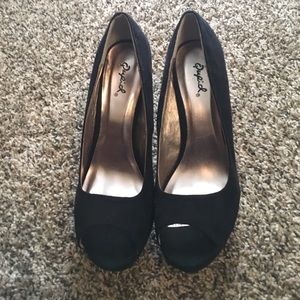 A pair of Qupid open toed heels
