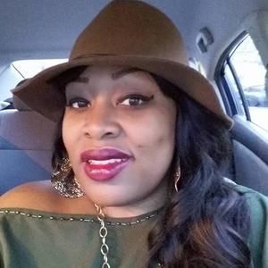 Meet your Posher, Crystal