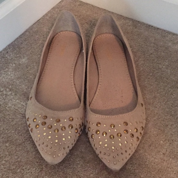 Tan Pointed-toe Flats