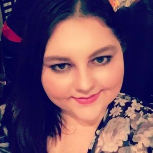 Meet your Posher, Dominique