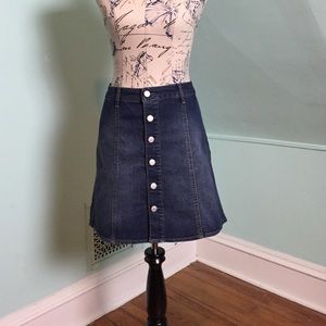 Mossimo Size 6 Denim skirt. New without tags.