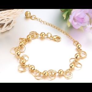 Gold platted bracelet adjustable