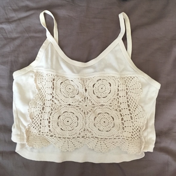 Vtg festival cream crochet crop top