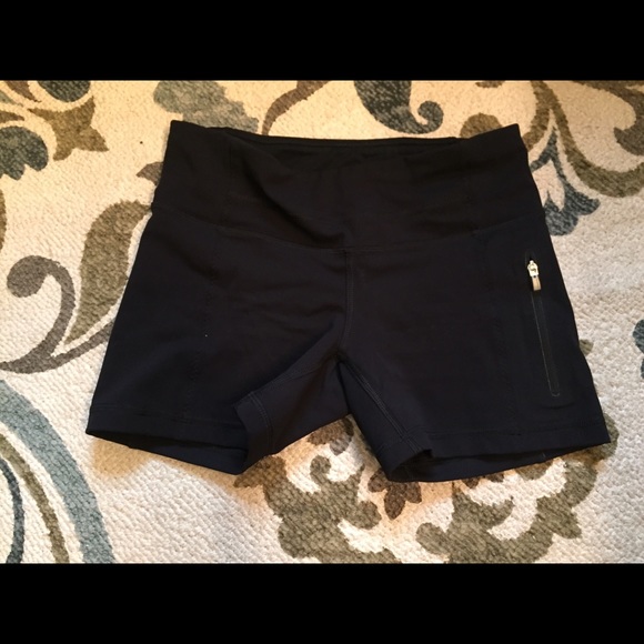 Lululemon black shorts NEW