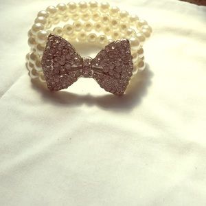 Pearl bow bracelet
