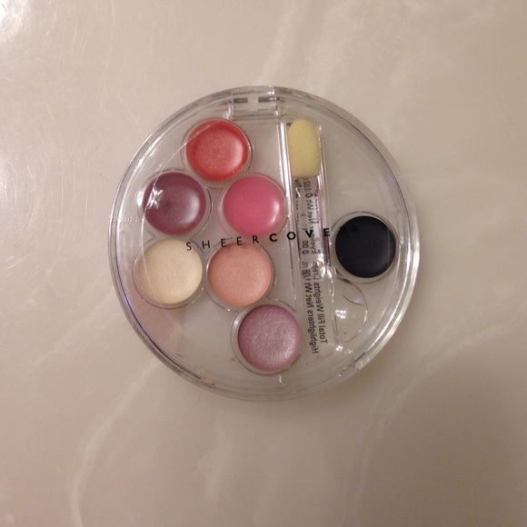 Eye and Lip Sheercover palette