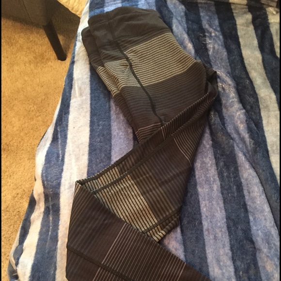 Lulu lemon Pants :) pockets on sides