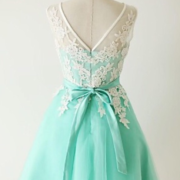 Knee length dress -A line scoop - Picture 2 of 4