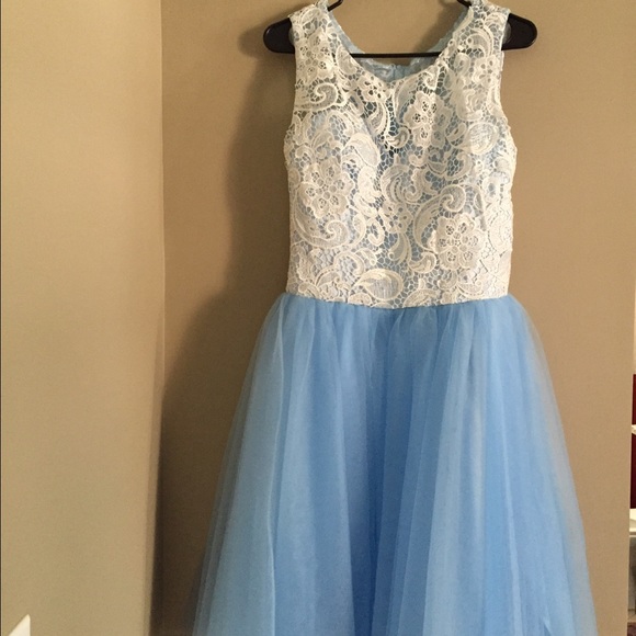 Knee length lace/ Satin and Tulle Dress - Picture 3 of 4