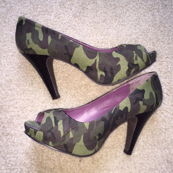 Peep toe Heels