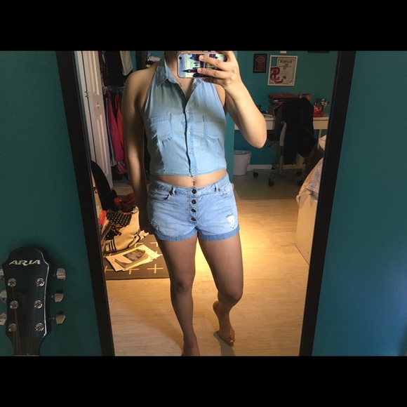 Very cute light crop top