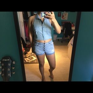 Very cute light crop top