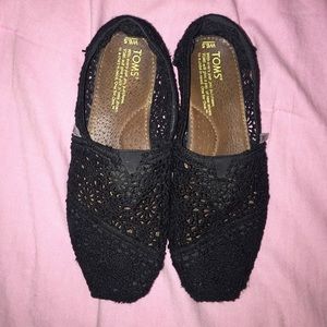Crochet toms