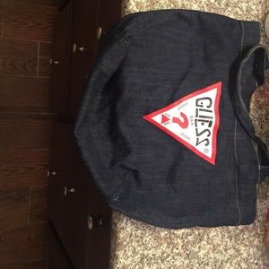 Guess tote