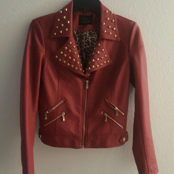 red jacket - Picture 2 of 2