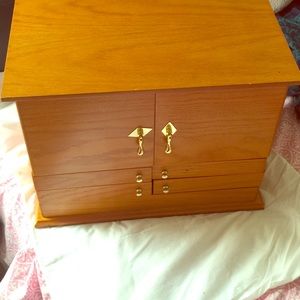 Jewelry box