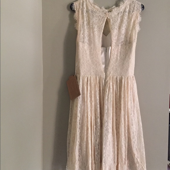 Knee Length Lace Dress - Picture 3 of 4