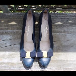 Navy Vintage Salvatore Ferragamo flat