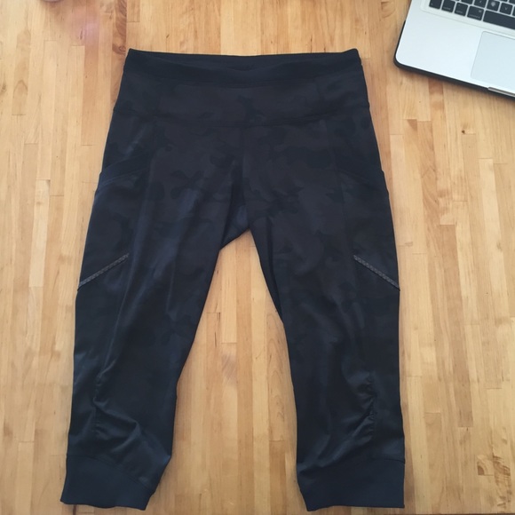 ❌ SOLD! Lululemon Camo Capri