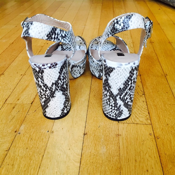 Topshop Black and White *snake skin* Sling Backs - Picture 3 of 4