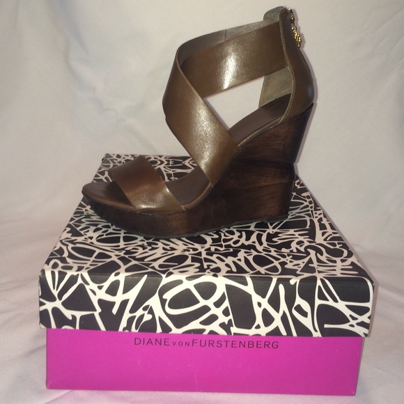 DVF Wedge