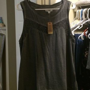 gray tank top