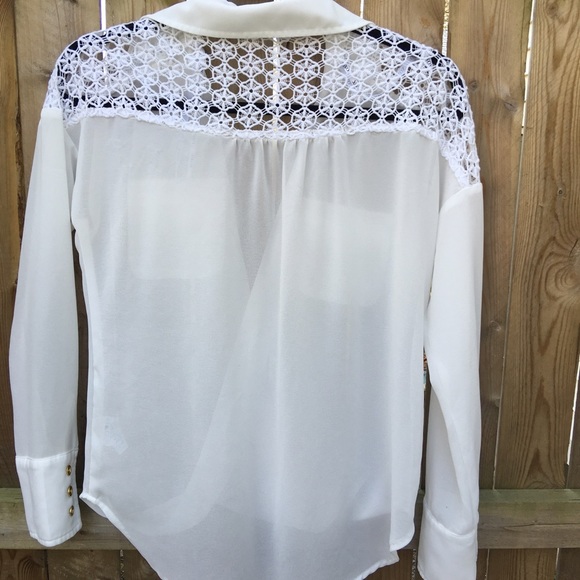 Lace detailed top! - Picture 2 of 4