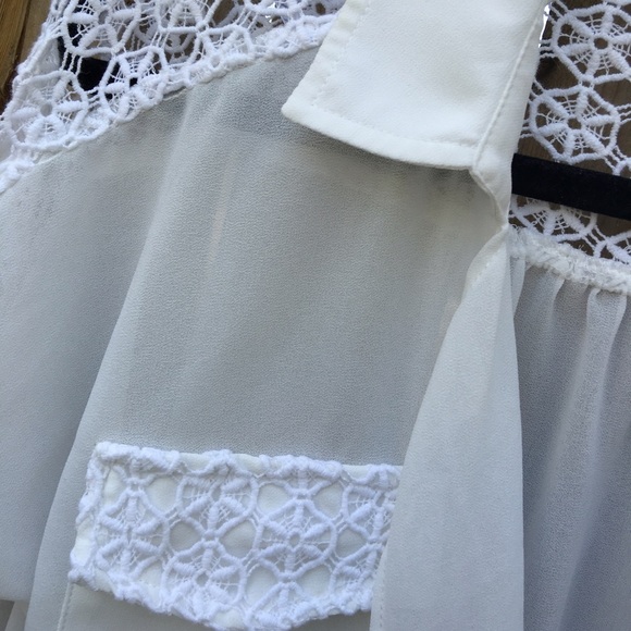 Lace detailed top! - Picture 3 of 4