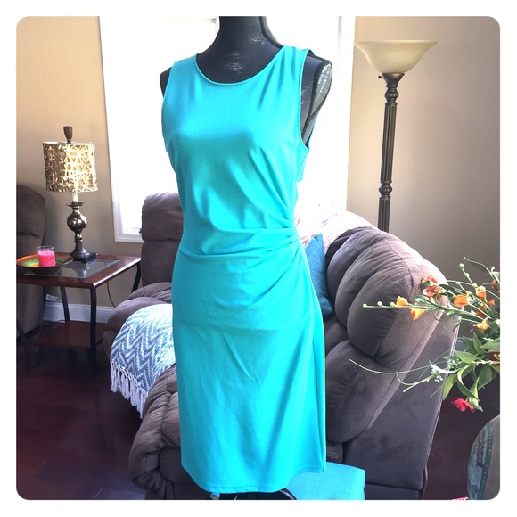 NWT very pretty Kenneth Cole