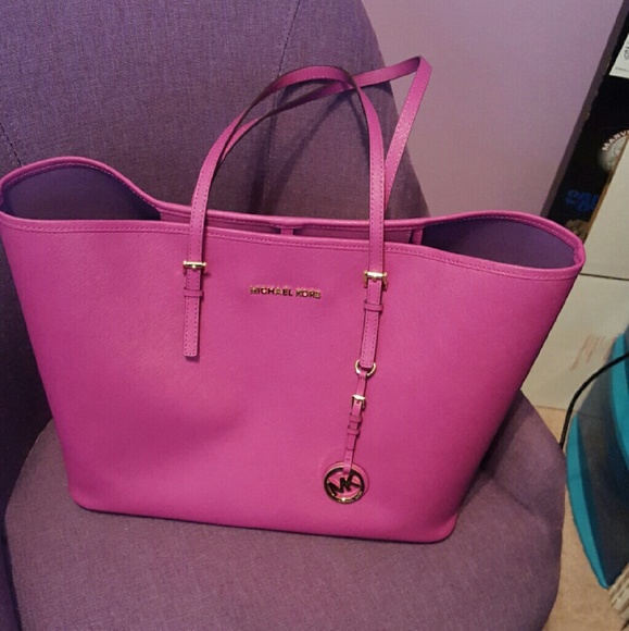Michael Kors Handbags - ❌ TRADED ❌ Michael Kors Purple/Magenta Large Tote