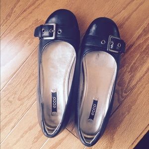 Black Ecco Flats