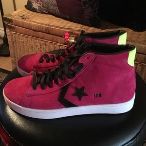 New!! Pink hi-top converse
