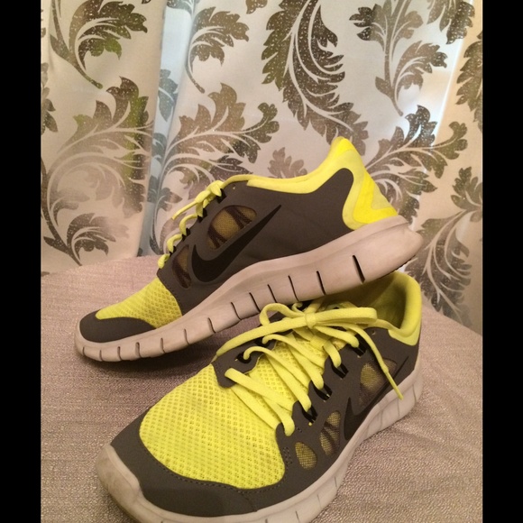 SOLD Nike free shoes - Picture 3 of 4