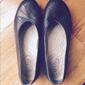 Privo by Clarks black flat