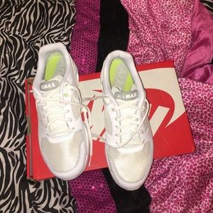 Nike air max white size 8