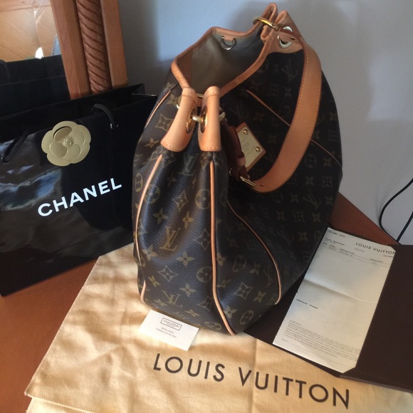 Louis Vuitton Handbag - Picture 2 of 4