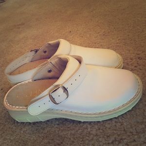 most comfortable clogs