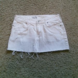 ❗❗CLEARANCE❗❗Bullhead White skirt