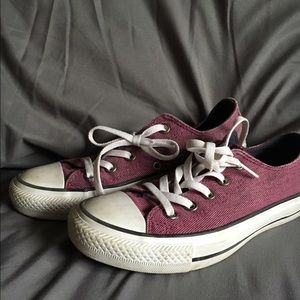 Cute maroon converse