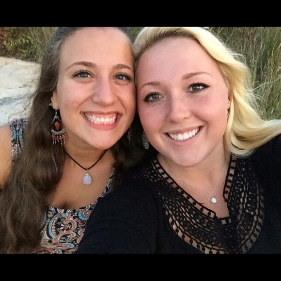 Hello Poshmark Babes! π - Picture 2 of 4