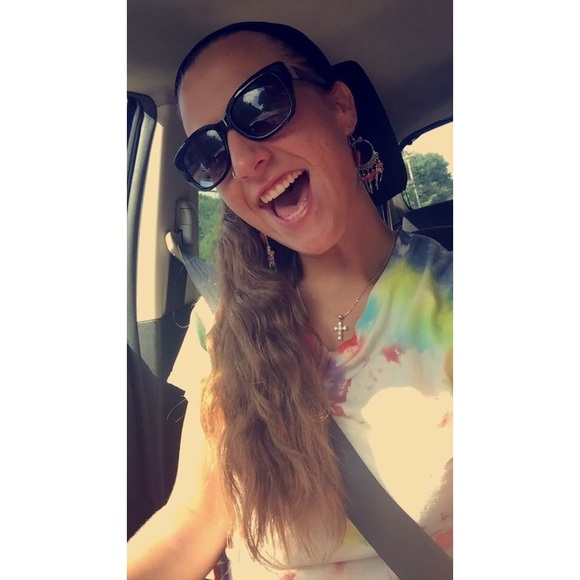 Hello Poshmark Babes! π - Picture 3 of 4